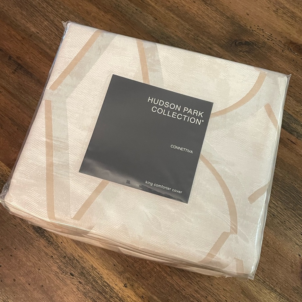MOVING SALE! Hudson Park, King, Connettiva Gold/Champ Duvet Cover MSRP $470